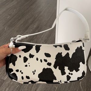 Very cute purse, stylish and for everyday look